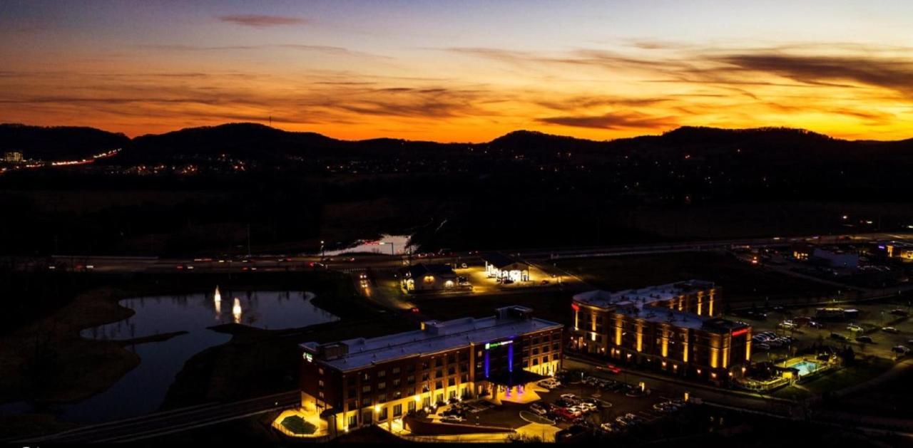 Holiday Inn Express & Suites Franklin - Berry Farms By Ihg Buitenkant foto